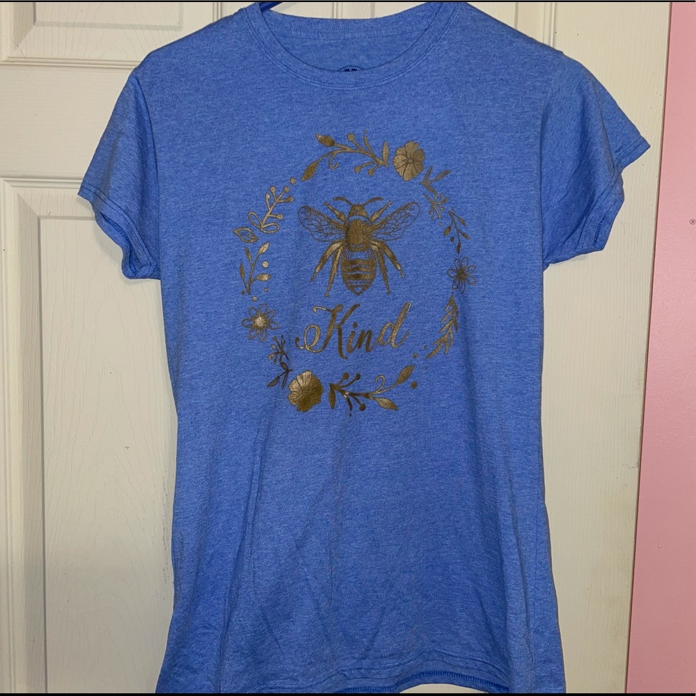 “Bee kind” blue women’s tee. Size XL.